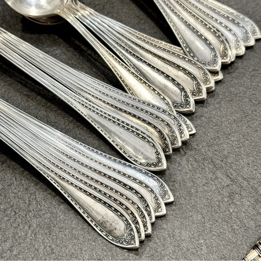 Sheraton 1910 by Community Silver Plate Flatware Silverware 34 pieces
